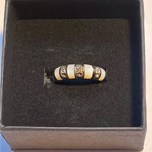 Mother of Pearl and 925 Silver Ring size 5. Vintage